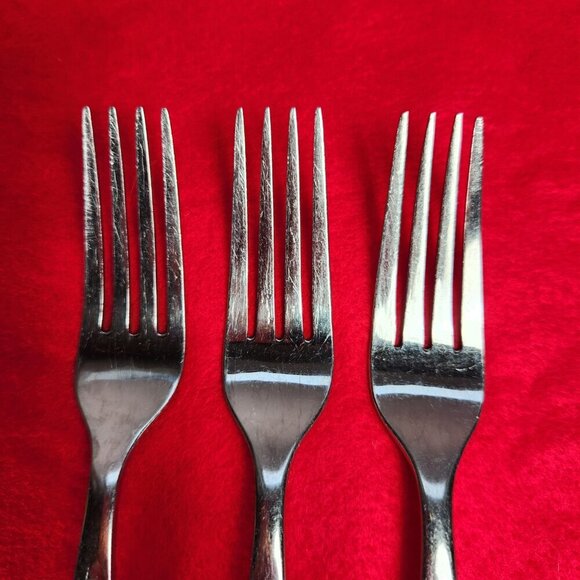 Oneida Forks Peninsula Castle Jordan Laura Pattern 7 7/8" Set of 3 - Picture 3 of 11